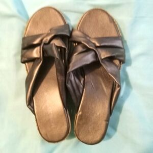 🥈 EUC Monroe & Main Dark Metallic Platforms Size 8 Date Lunch Dinner